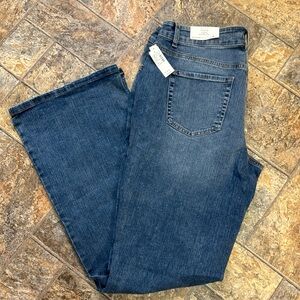16W Extra Long Maurices mid rise flare jeans. NWT